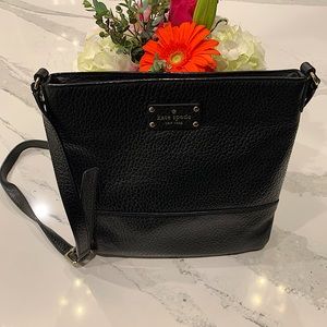 Kate Spade Crossbody Leather purse with zip pocket on the inside